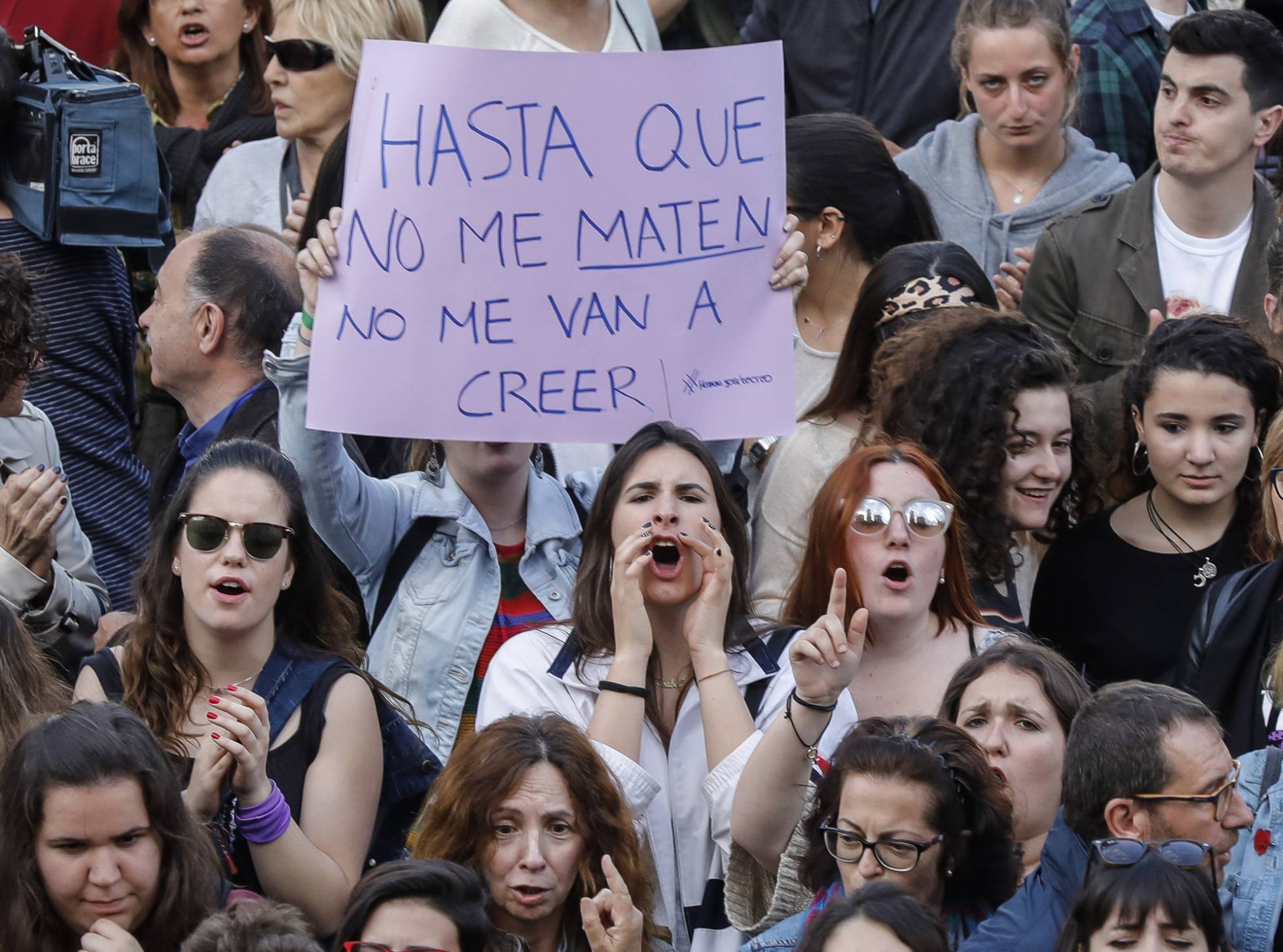 Escándalo estupor y escarnio - Gloria Lomana - El País